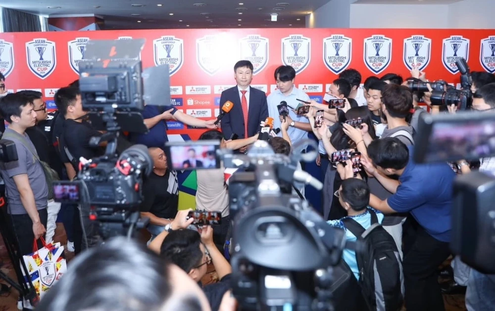 indonesia-buong-aff-cup-va-thoi-co-cua-hlv-kim-sang-sik (3).jpg