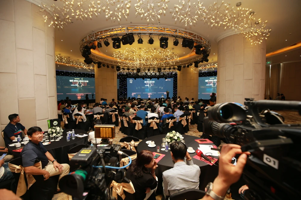 cong-vinh-goi-y-mot-guong-mat-co-the-gianh-qua-bong-vang-viet-nam (2).jpg