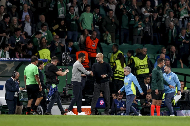 sieu-sao-ronaldo-tro-lai-mu-duoi-thoi-amorim (1).jpg