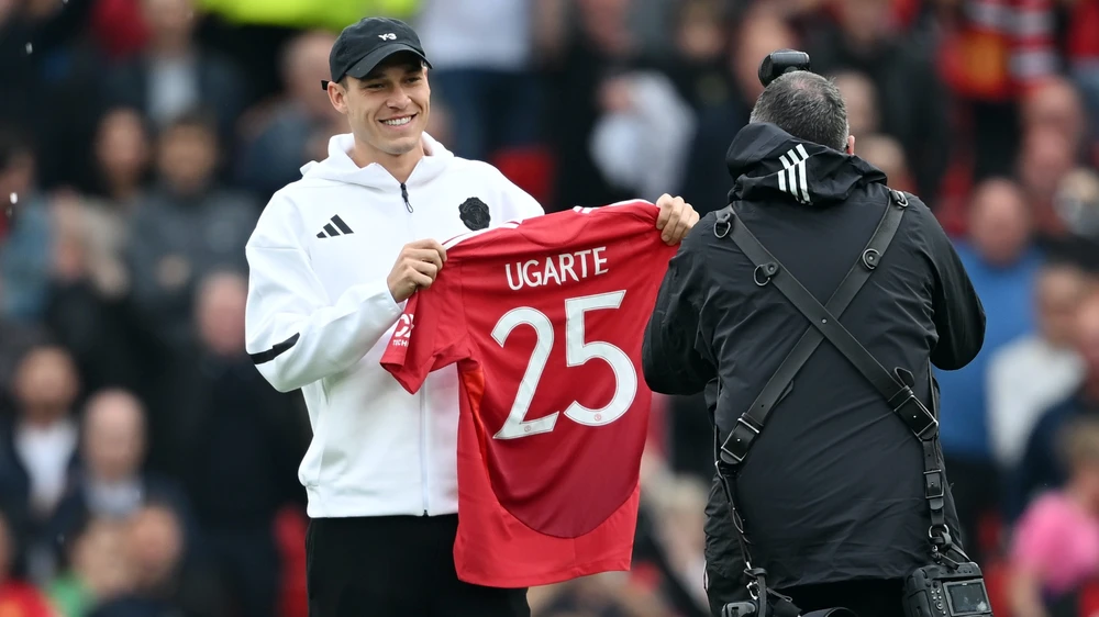 hlv-ruben-amorim-la-dong-doi-voi-hoc-tro-tai-man-united (1).jpg