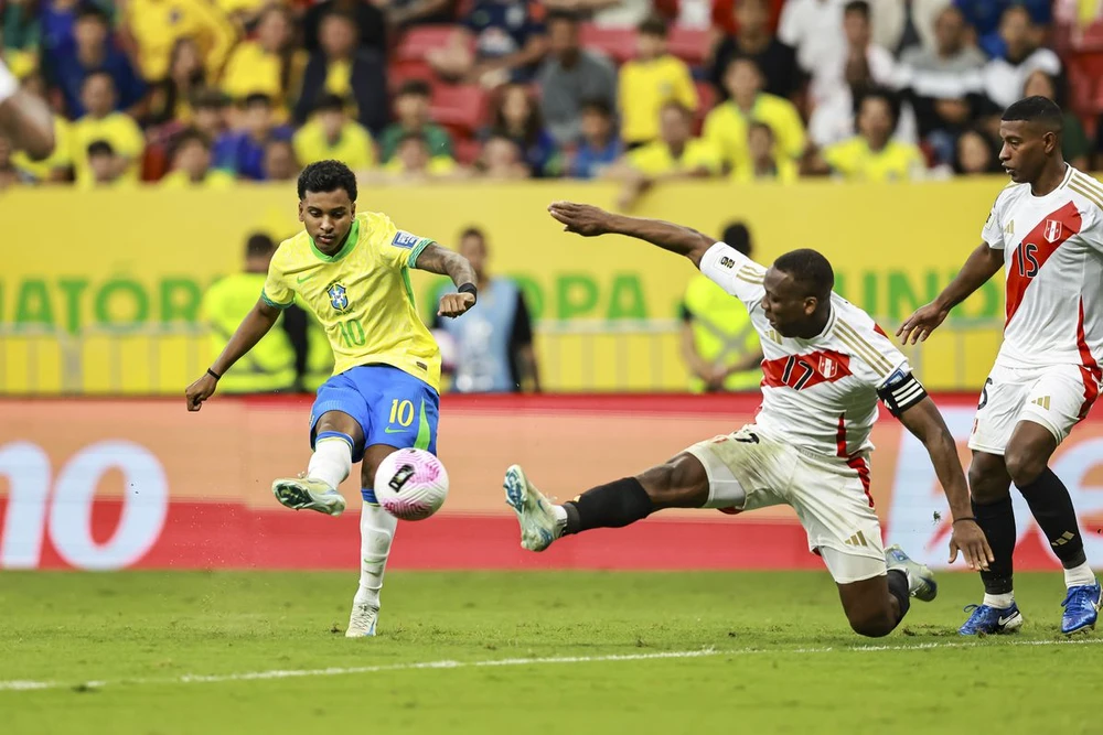 messi-va-doi-tuyen-argentina-trung-phat-peru (3).jpg