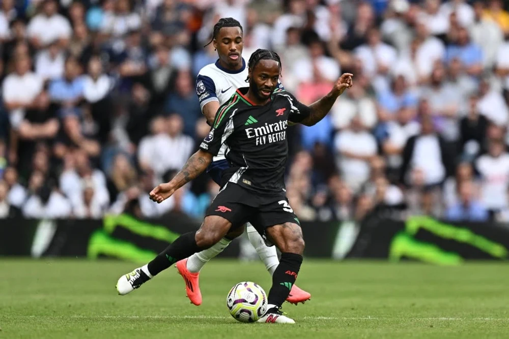 arsenal-can-bo-sterling-de-mang-ve-tien-ve-kante (3).jpg