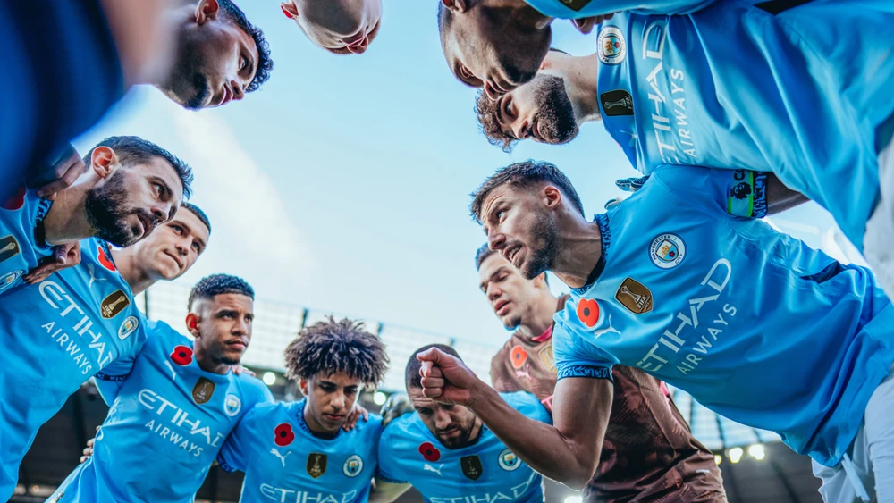 man-city-trung-so-doc-dac-tu-ban-hop-dong-moi-cua-hlv-pep-guardiola (2).jpg