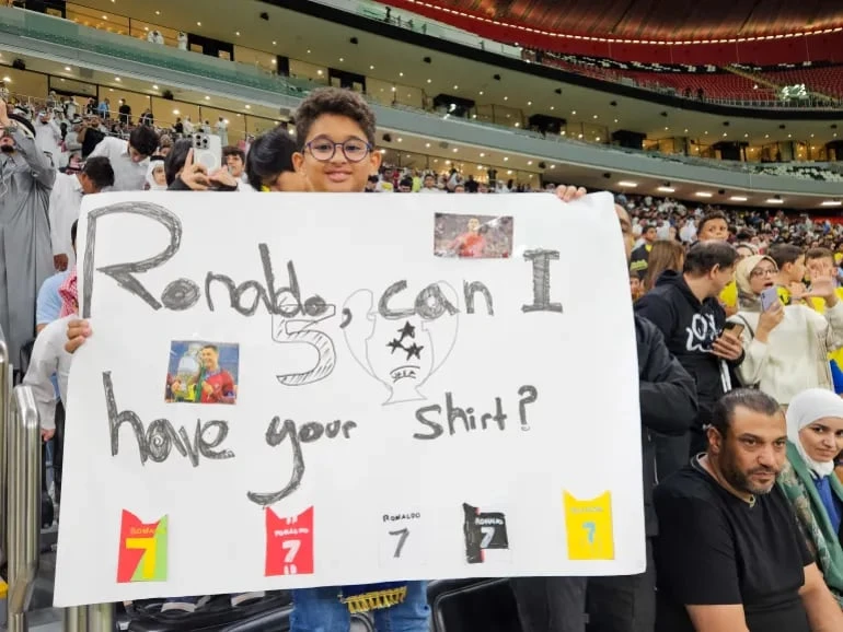 suc-quyen-ru-cua-sieu-sao-ronaldo-va-ban-thang-thu-915 (8).jpg