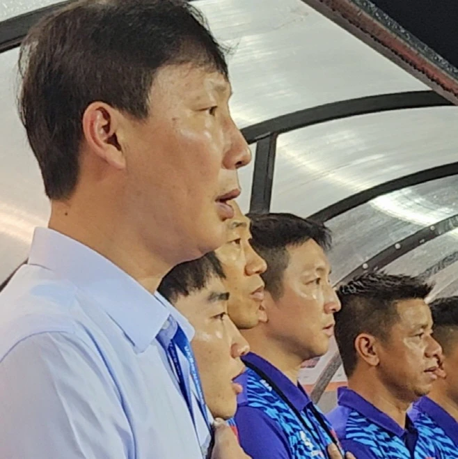 hlv-kim-sang-sik-lan-dau-tien-noi-thang-ve-minh-va-bong-da-viet-nam (3).jpg