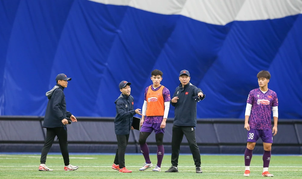 hlv-kim-sang-sik-lan-dau-tien-noi-thang-ve-minh-va-bong-da-viet-nam (6).jpg