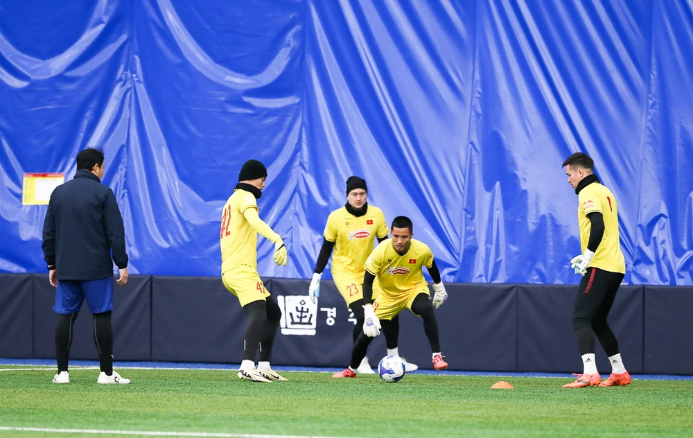 hlv-kim-sang-sik-lan-dau-tien-noi-thang-ve-minh-va-bong-da-viet-nam (7).jpg