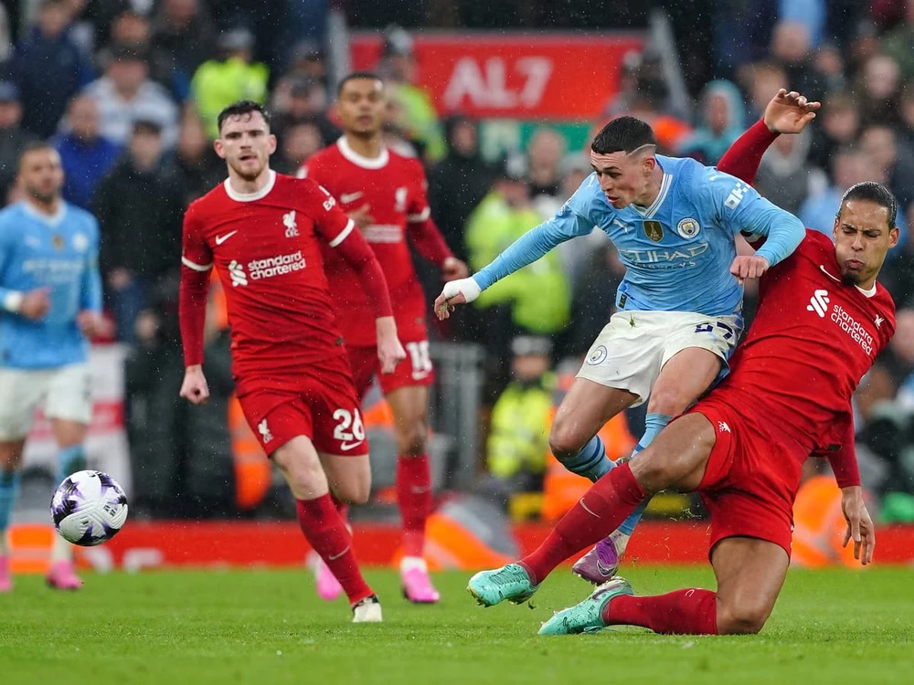 virgil-van-dijk-tranh-cai-voi-kyle-walker-va-tang-boc-hlv-slot (3).jpg