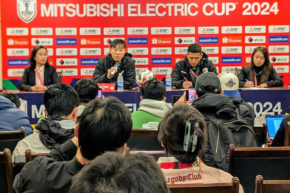 doi-tuyen-viet-nam-voi-va-len-duong-sang-philippines (1).jpg