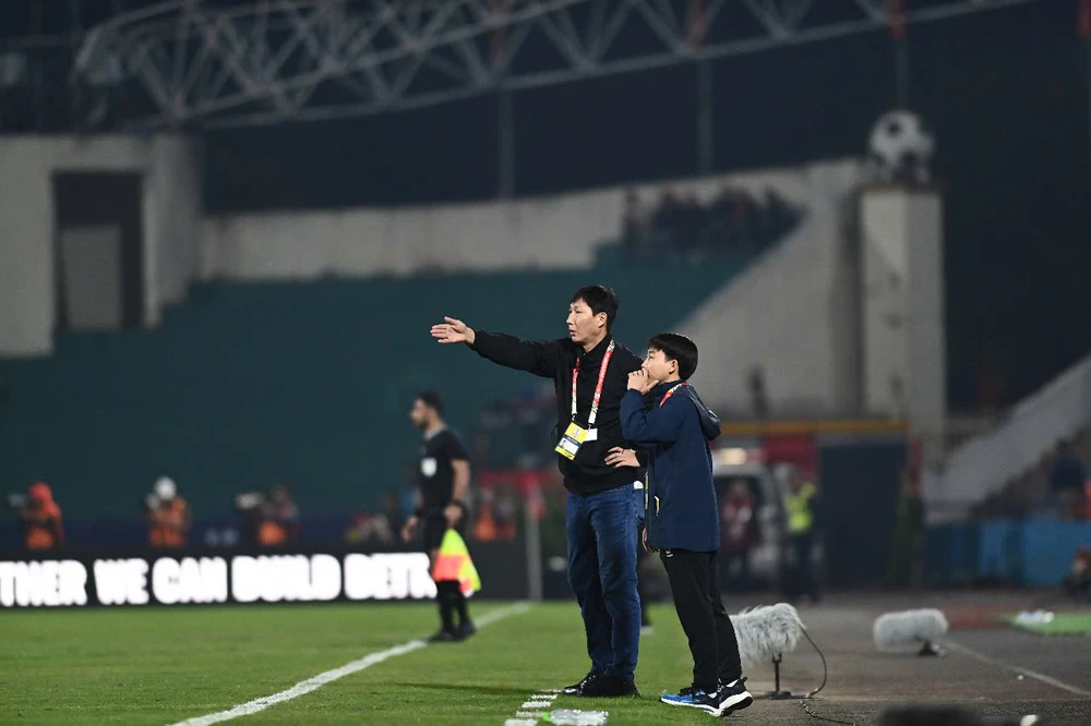 doi-tuyen-viet-nam-voi-va-len-duong-sang-philippines (4).jpg