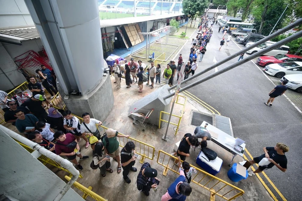 sot-ve-chua-tung-thay-o-singapore-dang-tiec-cho-co-dong-vien-viet-nam (3).jpg