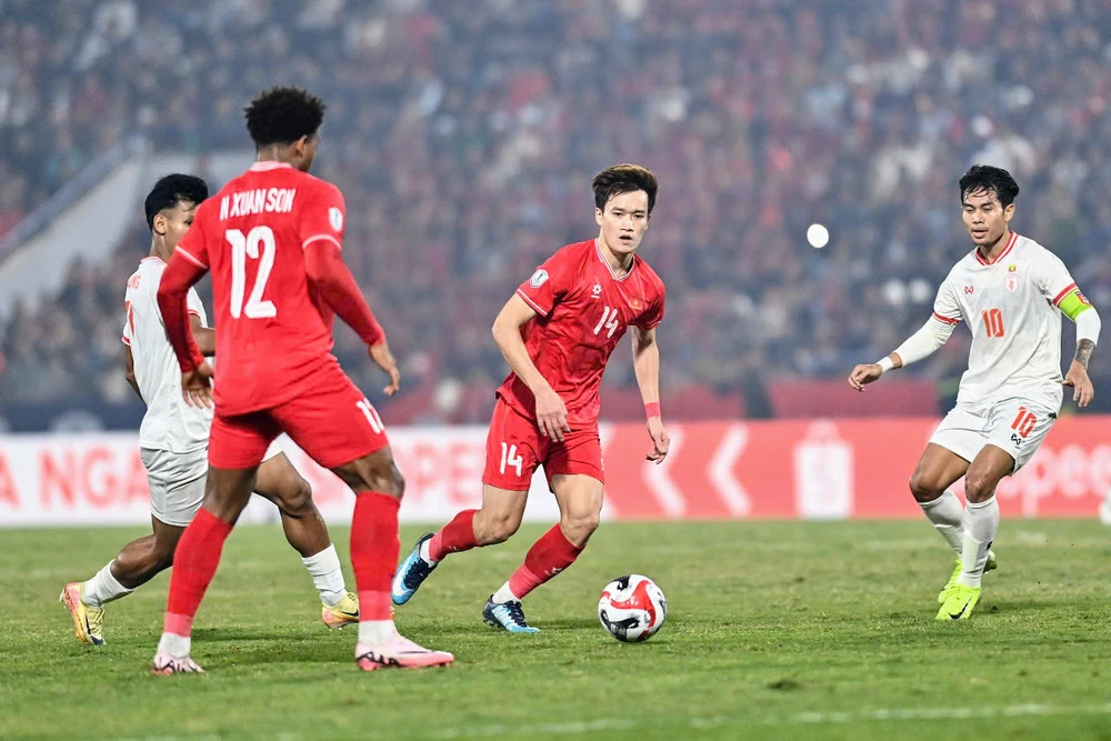 kim-sang-sik-va-tham-vong-viet-tiep-lich-su-cung-doi-tuyen-viet-nam (5).jpg