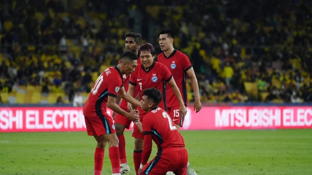 singapore-va-thu-thach-nguoc-dong-truoc-tuyen-viet-nam (2).jpg