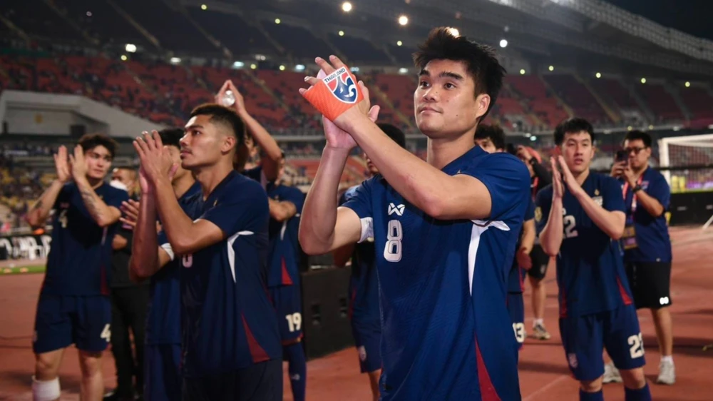 gay-soc-cho-thai-lan-doi-tuyen-philippines-dung-buoc-day-tiec-nuoi (3).jpg