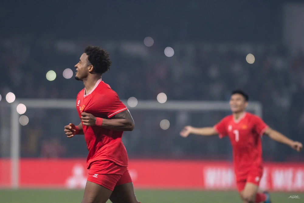 nguyen-xuan-son-va-su-menh-gianh-lai-ngai-vang-bong-da-dong-nam-a (4).jpg