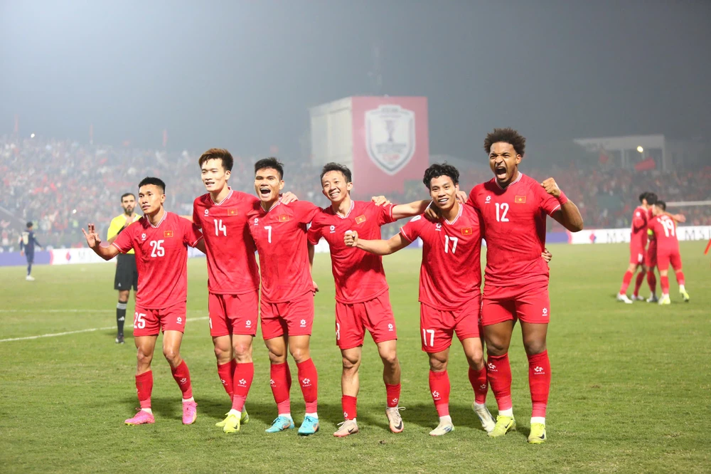 doi-hinh-manh-nhat-cua-tuyen-viet-nam-thach-thuc-thai-lan-tai-rajamangala (2).jpg