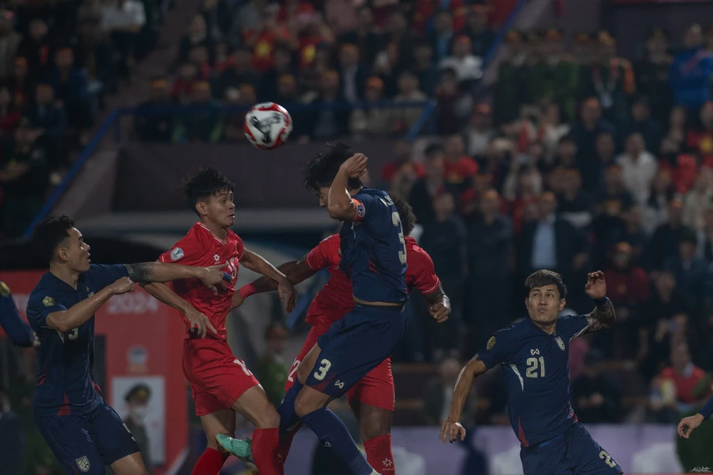 doi-tuyen-viet-nam-chong-lai-don-tra-tan-the-luc-cua-thai-lan (2).jpg