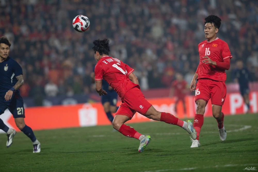 doi-tuyen-viet-nam-chong-lai-don-tra-tan-the-luc-cua-thai-lan (4).jpg