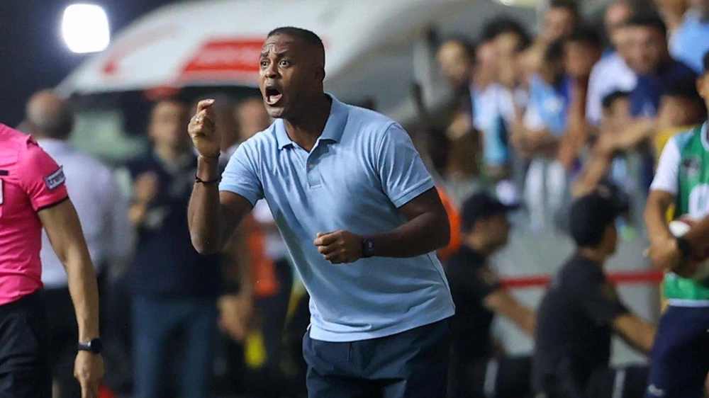 doi-tuyen-indonesia-thu-thach-tay-nghe-cua-kluivert-o-world-cup (2).jpg