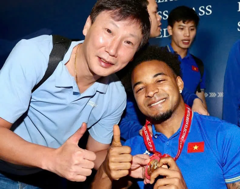 tiet-lo-nhung-bi-quyet-cua-hlv-kim-sang-sik (2).jpg