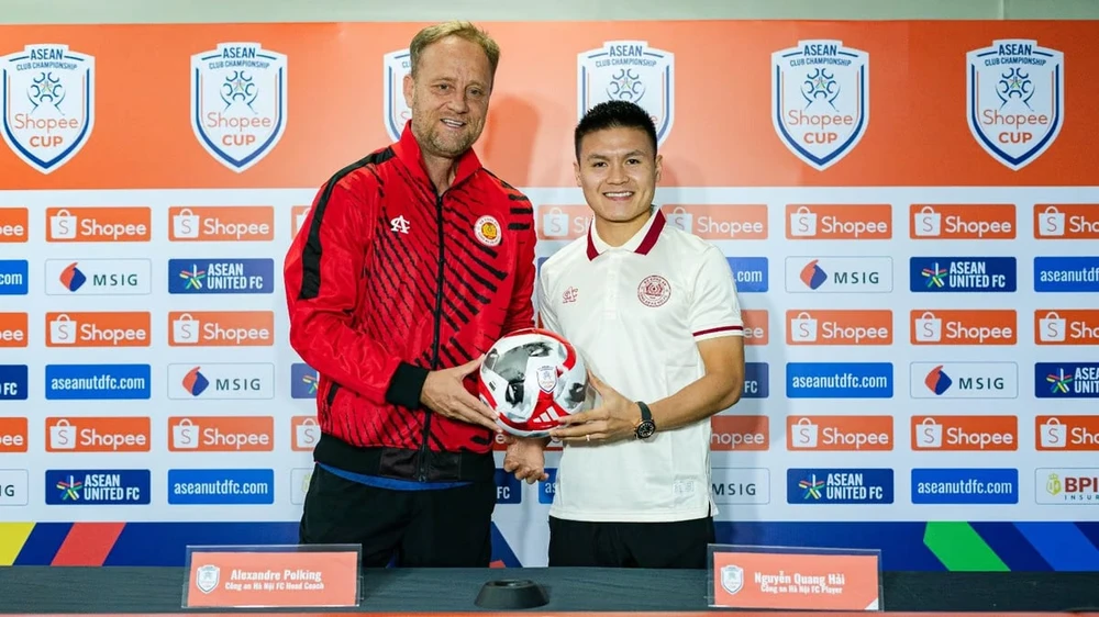 cong-an-ha-noi-va-doan-ngoc-tan-gay-an-tuong-o-gia-clb-dong-nam-a (2).jpg