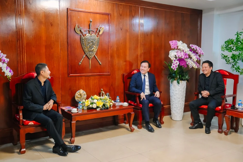 Johnny Trí Nguyễn