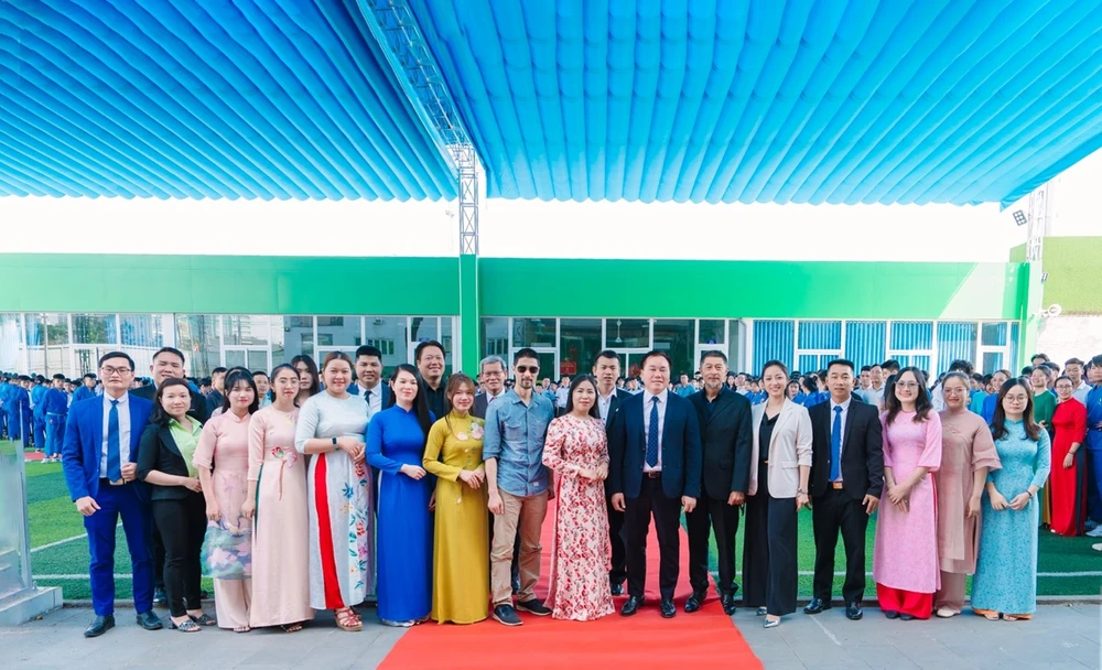 tai-tu-johnny-tri-nguyen-huan-luyen-vo-thuat-lam-phim-cho-hoc-vien-ivs (4).jpg