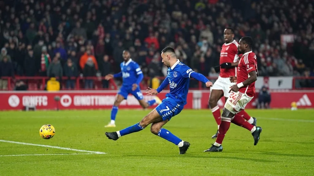 hlv-david-moyes-tai-xuat-chong-xuong-hang-cho-everton (4).jpg