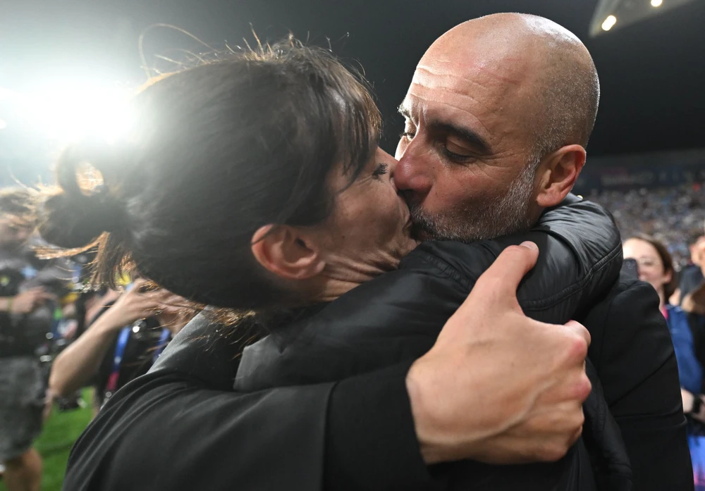 nhung-ky-niem-cuoi-cung-cua-hlv-pep-guardiola-va-nguoi-vo-vua-ly-hon (5).jpg