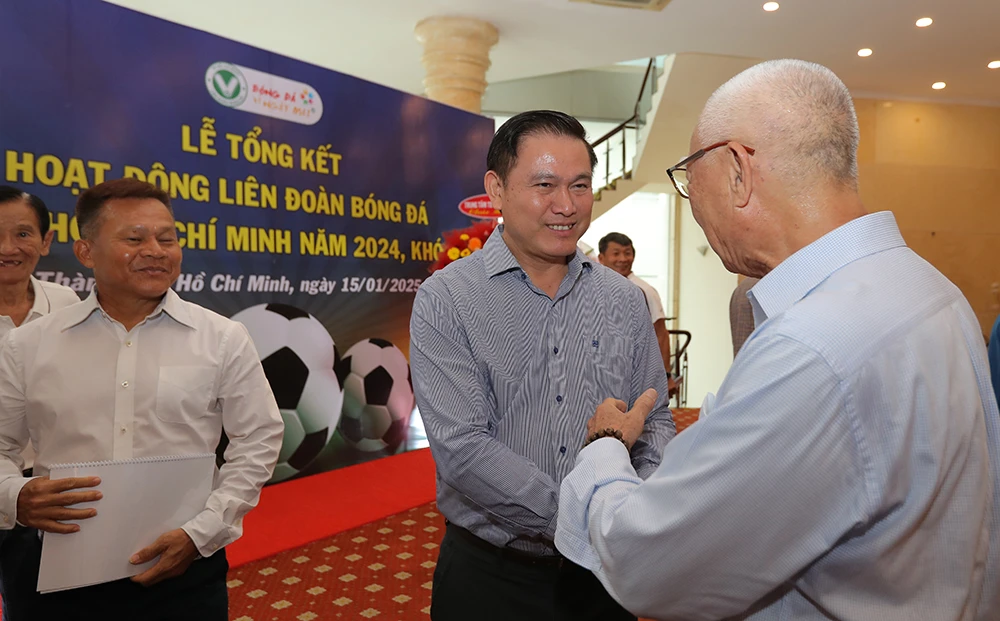 nam-boi-thu-cua-bong-da-tp-hcm (3).jpg