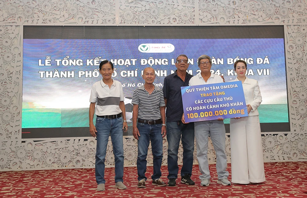 nam-boi-thu-cua-bong-da-tp-hcm (4).jpg