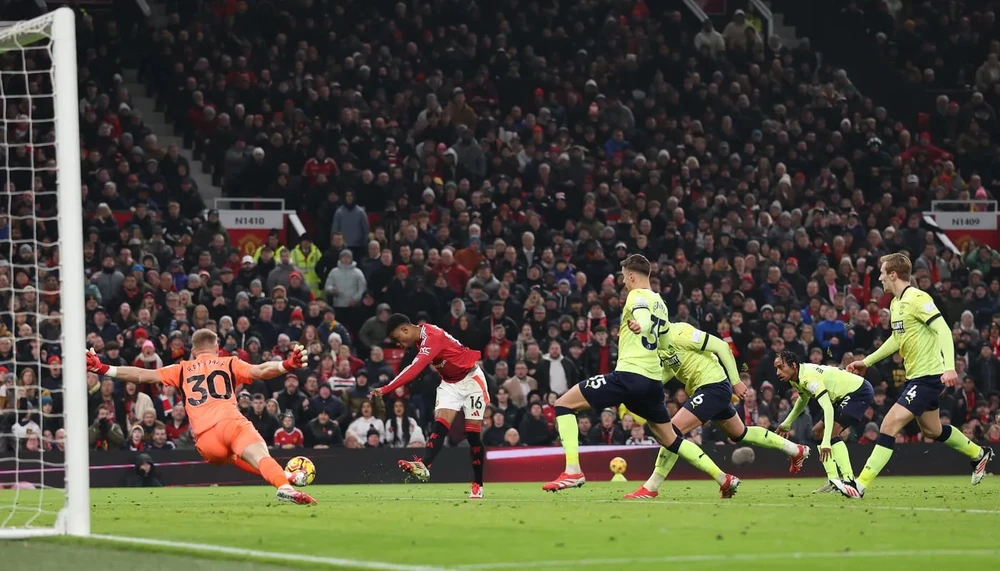 ngoi-sao-nho-amad-diallo-noi-got-dan-anh-ronaldo (4).jpg