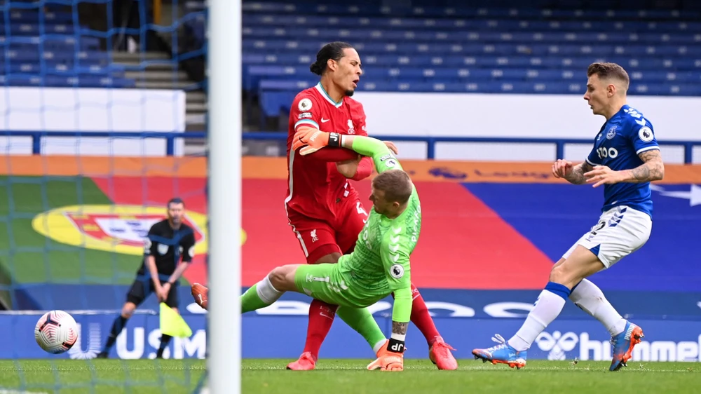 giai-ma-man-hon-chien-o-tran-derby-merseyside (1).jpg