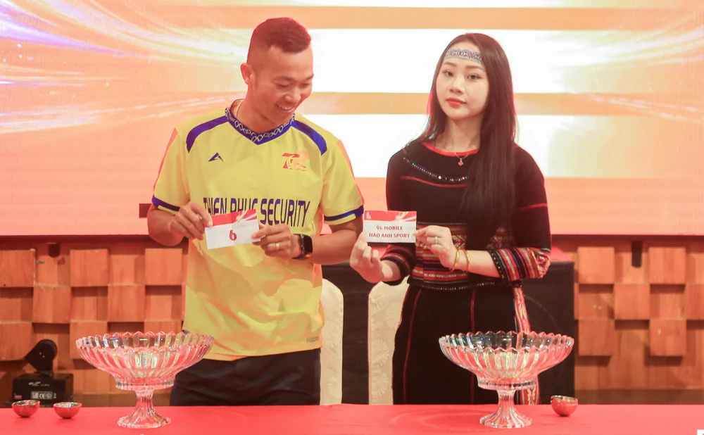 doc-la-giai-bong-da-7-nguoi-vo-dich-dak-lak-2025 (1).jpg