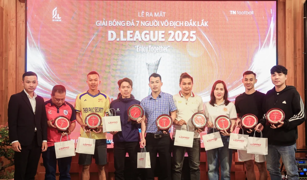 doc-la-giai-bong-da-7-nguoi-vo-dich-dak-lak-2025 (3).jpg