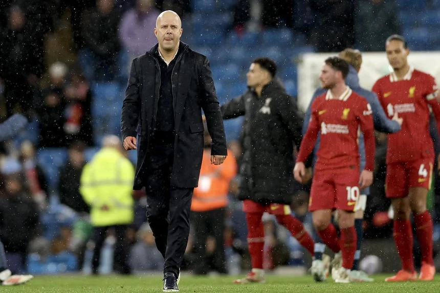 hlv-arne-slot-canh-bao-liverpool-ve-cam-bay-o-psg (2).png