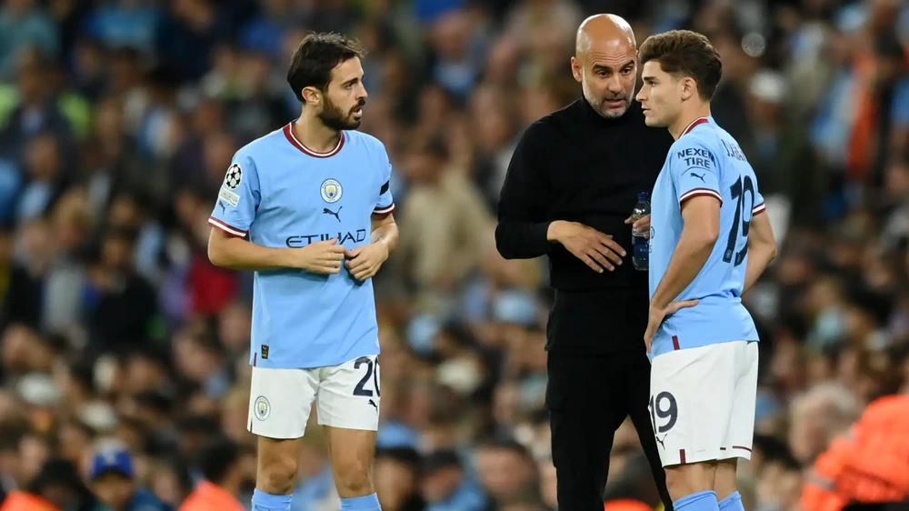 HLV Pep Guardiola đánh rơi Quả bóng vàng