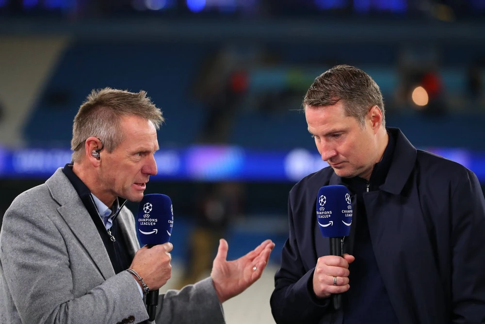 huyen-thoai-bong-da-anh-gap-su-co-may-bay-ha-canh-khan-cap (1).jpg