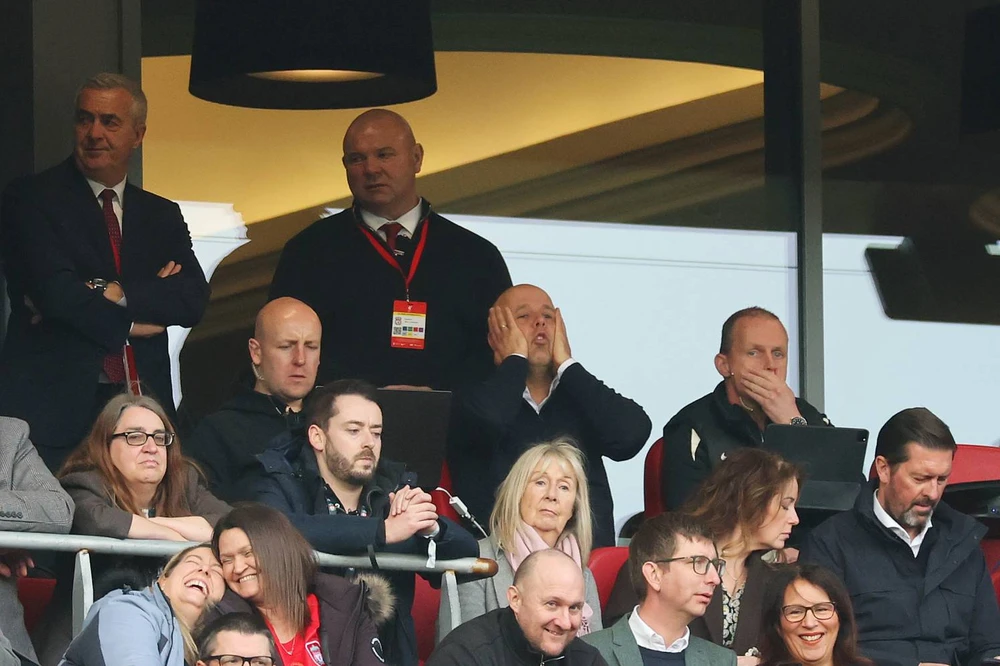 tuc-gian-cau-thu-liverpool-da-kem-hlv-arne-slot-ra-quyet-dinh-bat-ngo (1).jpg