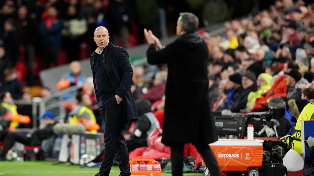 hlv-arne-slot-soc-nang-khi-liverpool-guc-nga-tai-anfield (2).jpg