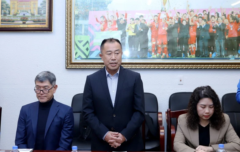 thay-nhat-va-su-menh-nang-tam-bong-da-viet-nam (1).jpg