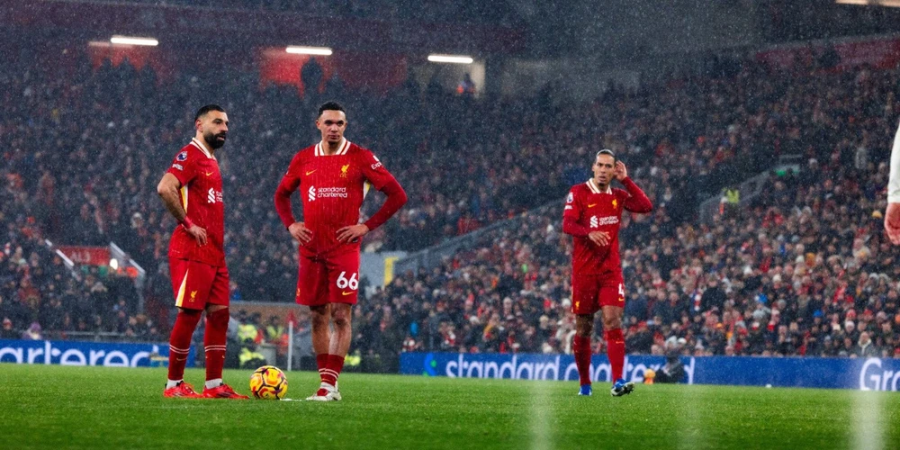 arnold-vang-mat-o-chung-ket-carabao-cup-va-dau-hoi-ve-tuong-lai-cung-salah-van-dijk (1).jpg