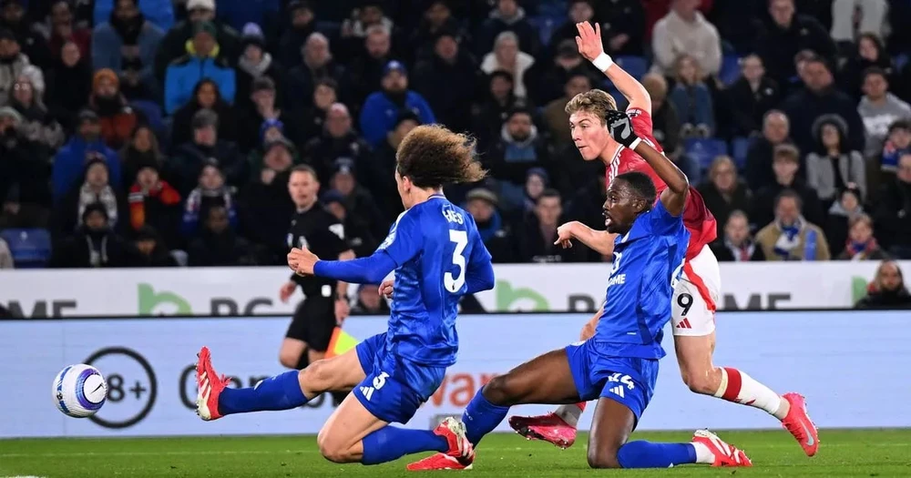 khoanh-khac-vang-cua-hojlund (4).jpg