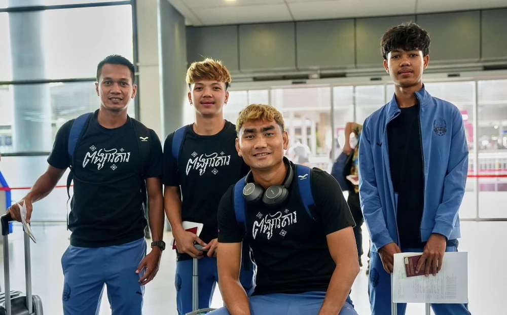 co-5-ngoai-binh-nhap-tich-campuchia-thach-thuc-tuyen-viet-nam (3).jpg