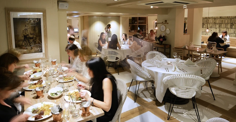 nha-hang-cua-ryan-giggs-pha-san-vi-no-khoan-tien-lon (1).jpg