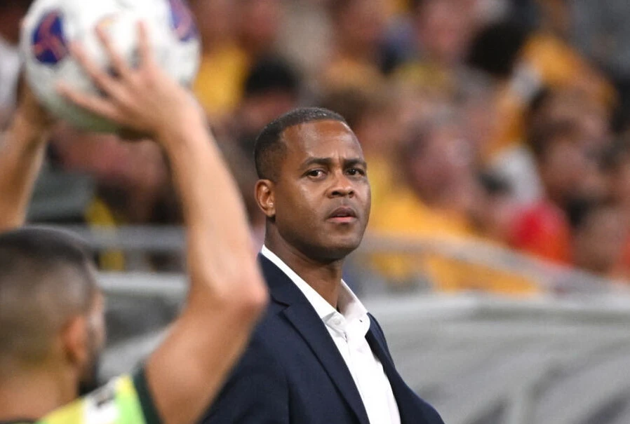 doi-tuyen-indonesia-go-ngoi-no-sa-thai-hlv-kluivert (2).jpg