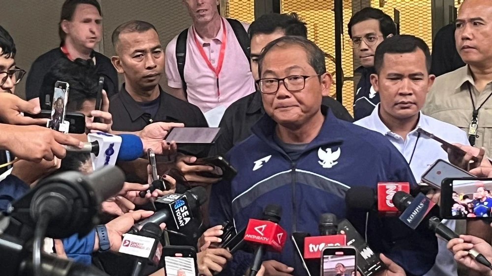 doi-tuyen-indonesia-go-ngoi-no-sa-thai-hlv-kluivert (4).jpg