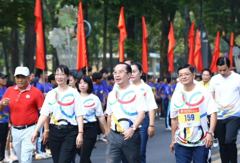 tung-bung-ngay-chay-olympic-vi-suc-khoe-toan-dan-o-tp-hcm (9).jpg