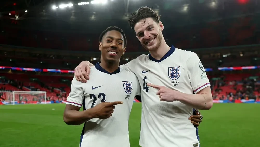 con-dao-hai-luoi-cua-bellingham-o-doi-tuyen-anh (3).png