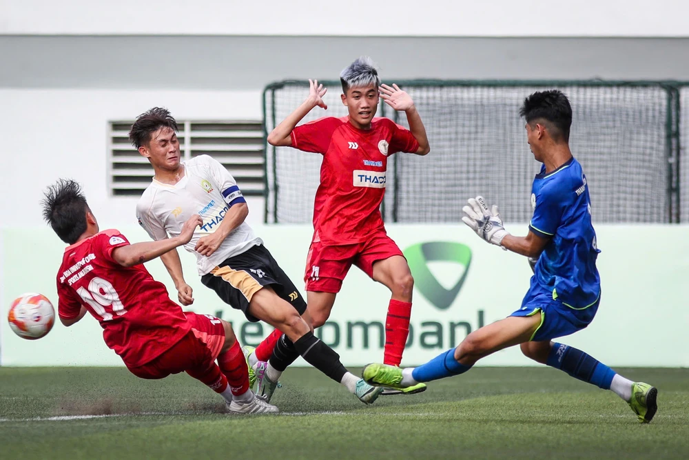 nha-vo-dich-dau-tien-cua-giai-bong-da-thanh-nien-sinh-vien-quoc-te (1).png